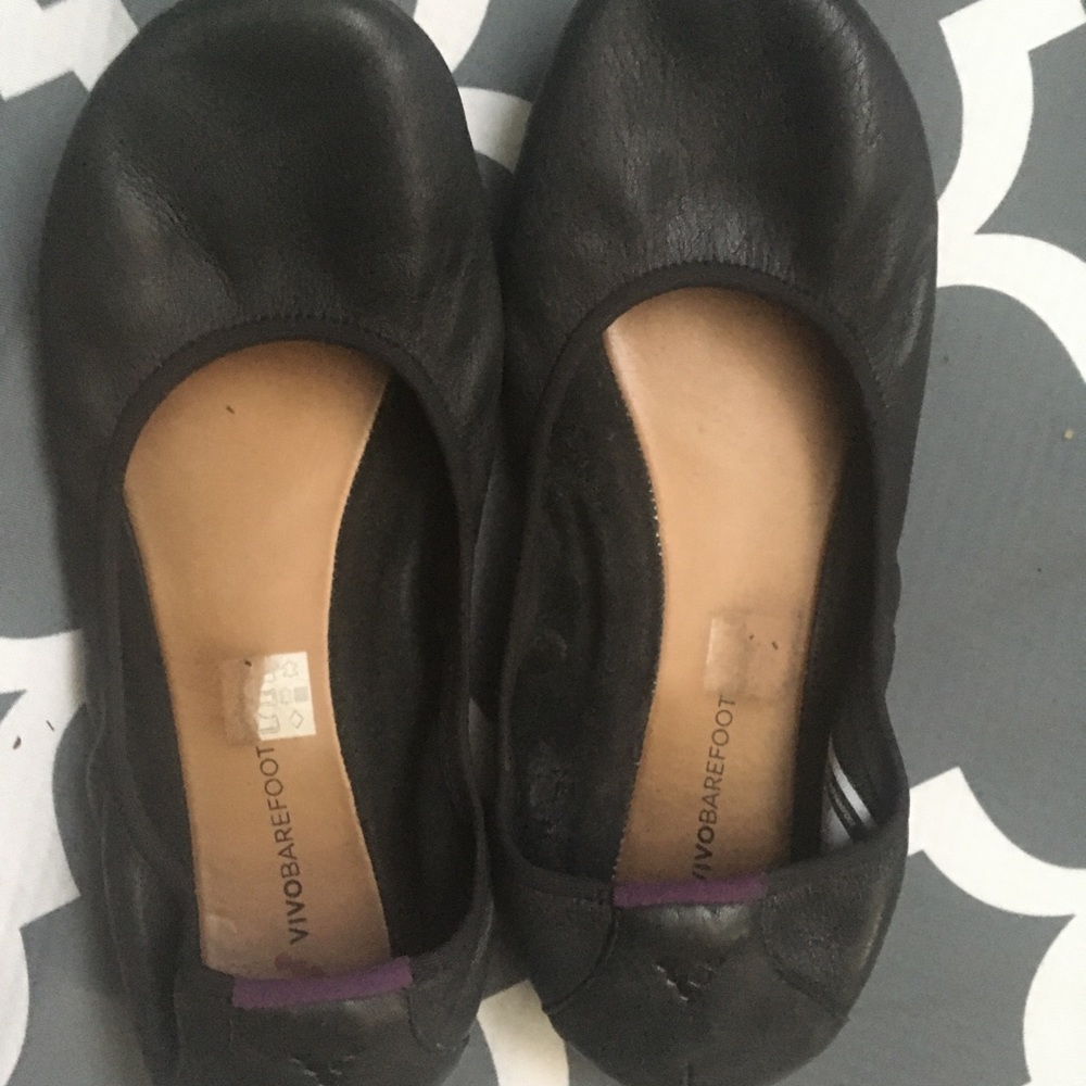 Vivo barefoot black flats